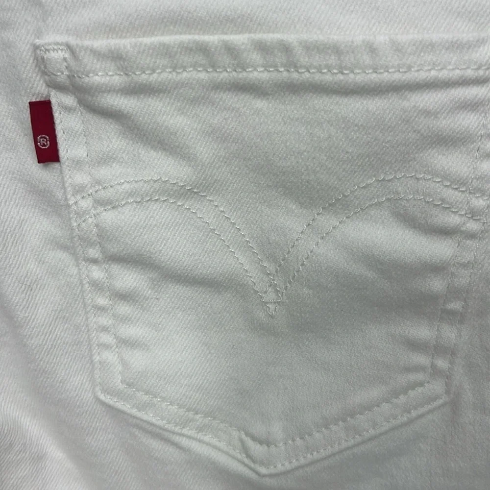 62. Levi distressed Mid Length white Jean shorts,Sz 26, cuffed bottoms, EUC - Picture 7 of 11